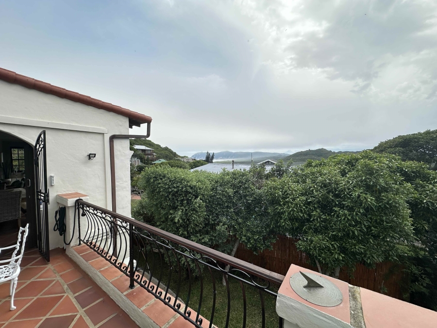 6 Bedroom Property for Sale in Kingfisher Creek Western Cape